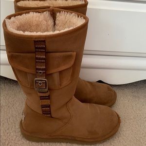 Brown Ugg with buckle and pocket